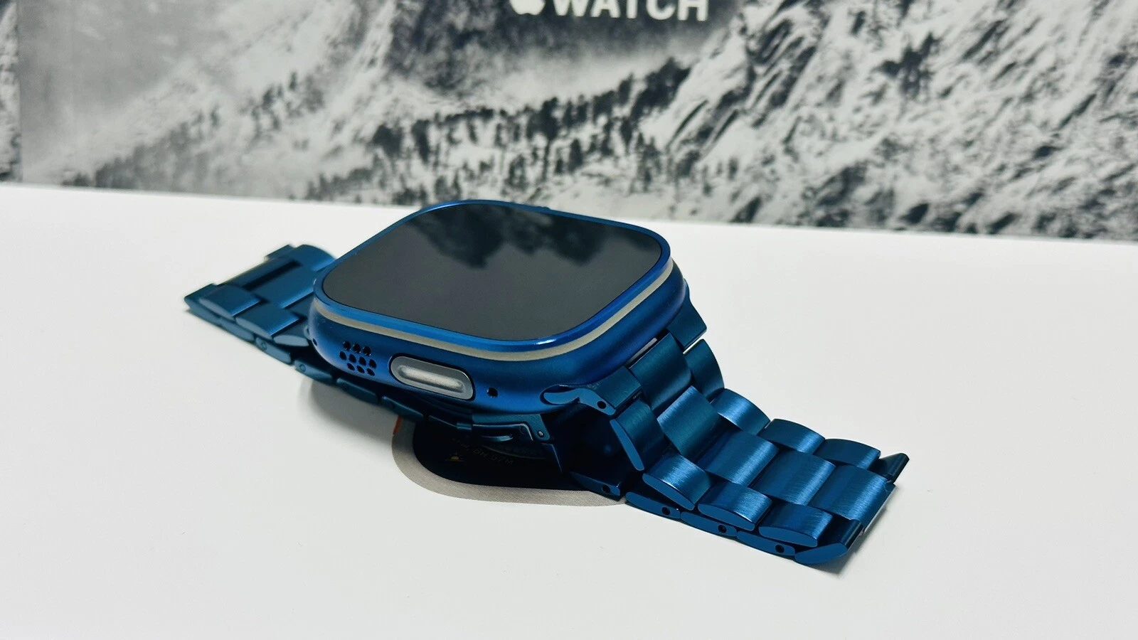 ⌚ Apple Watch Ultra 49mm — Blue Anodized Titanium with Blue Link Band - Image 4