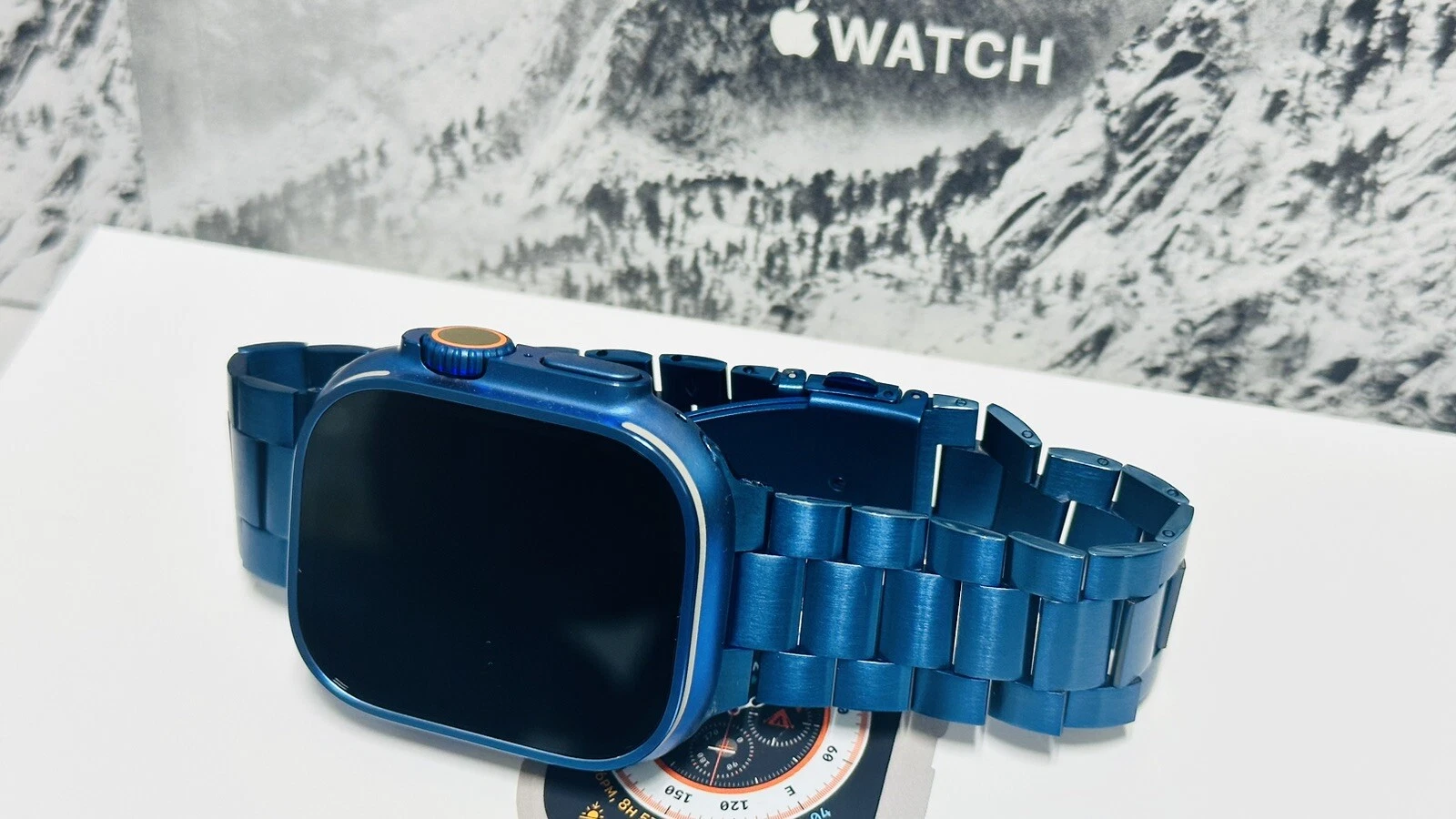 ⌚ Apple Watch Ultra 49mm — Blue Anodized Titanium with Blue Link Band - Image 9